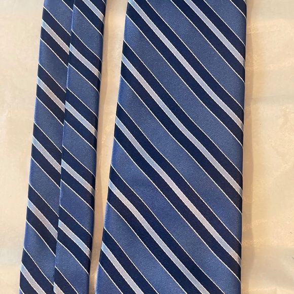Men's Saddlebred  60% Silk/40% Polyester XL Tie- Navy Blue/Lt.Blue/Cobalt Blue - Picture 4 of 9